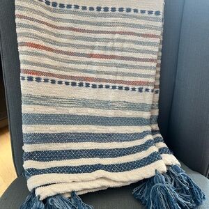 Artisanonny Home Blue and White Textured Throw Blanket